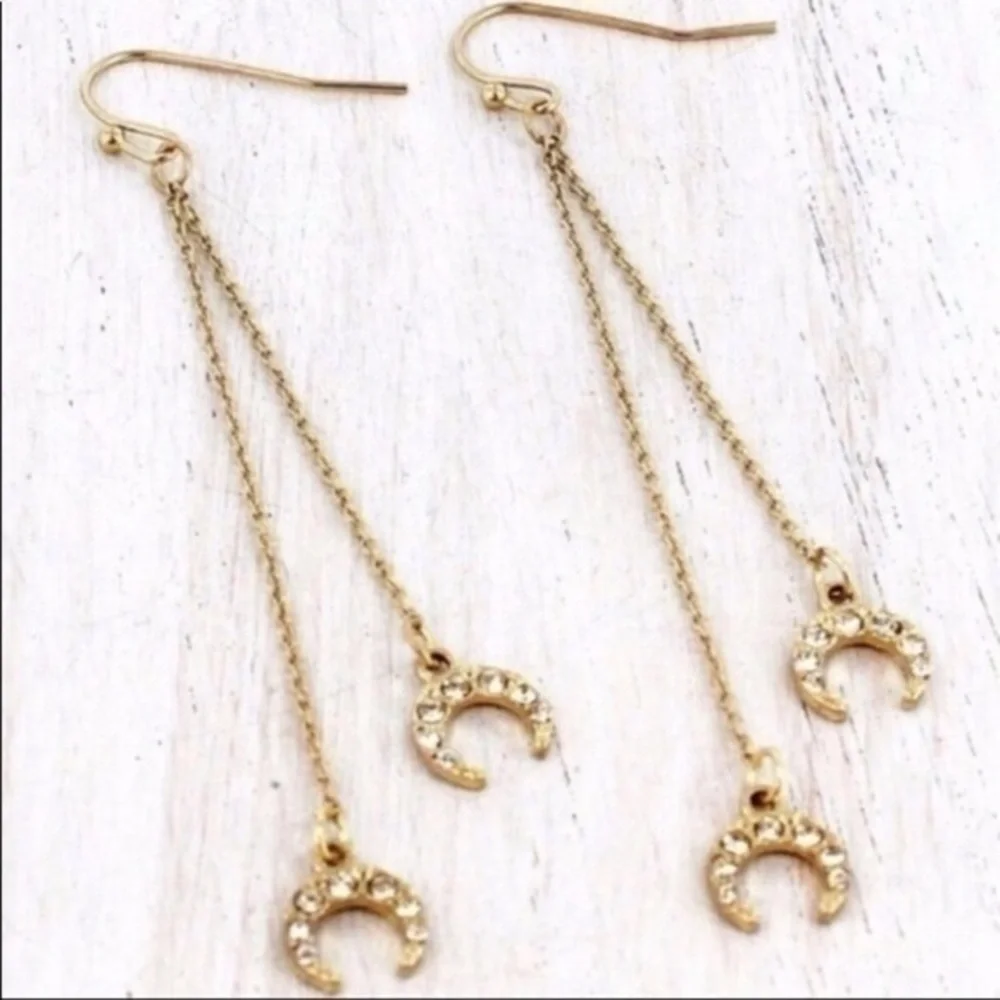 2 Crystal Accented Double Horns On Chains Dangling Earrings Brand New Boutique